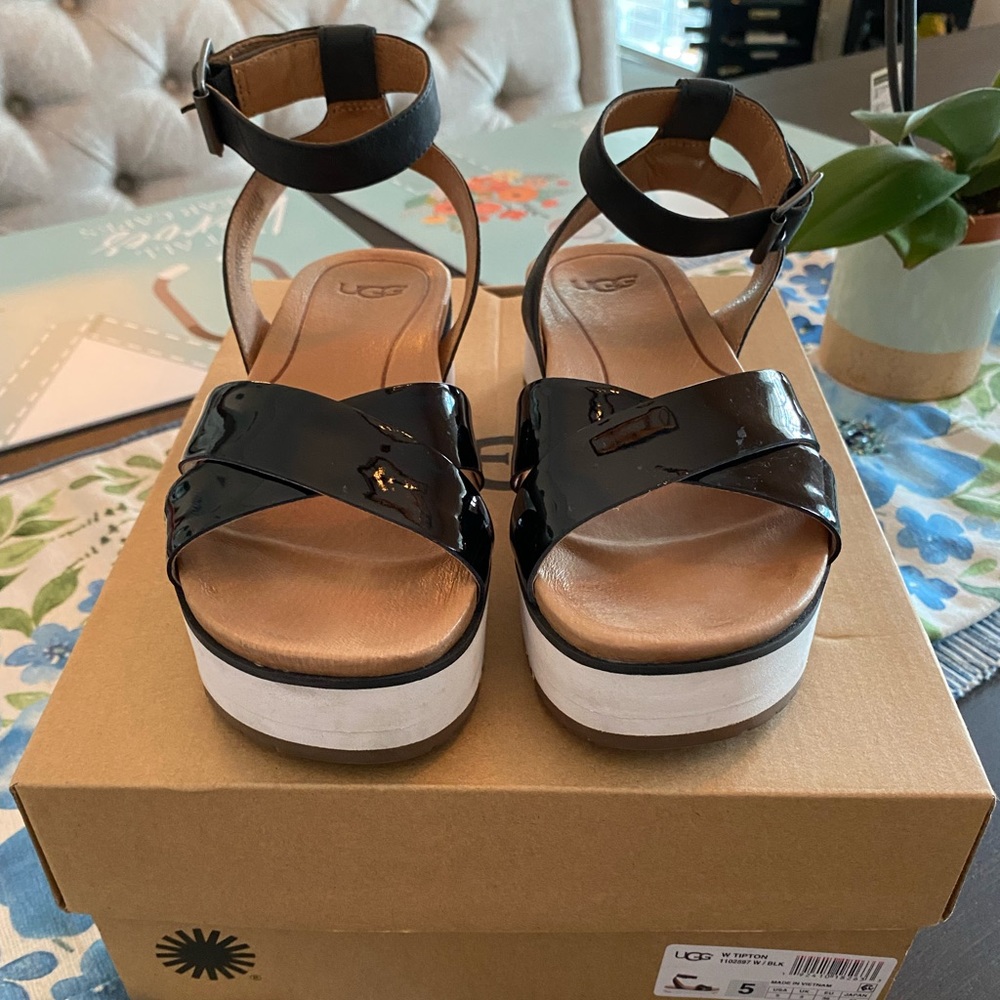 Ugg W Tripton sandals size 5